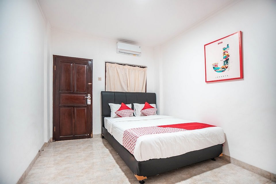OYO 333 Cisauk Transit Inn tampak depan