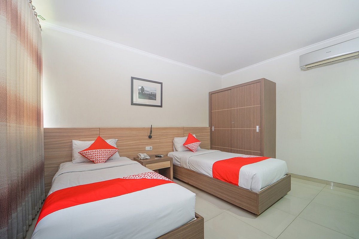 OYO 444 Kelapa Dua Family Stay tampak depan